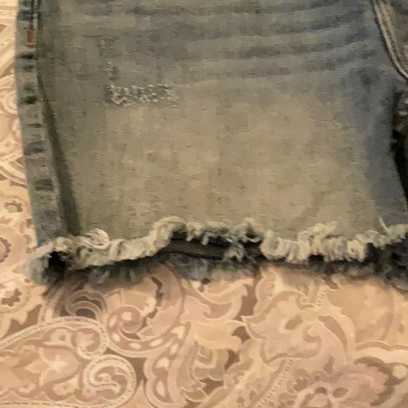 VIGOSS high waisted distressed jean shorts. - Picture 3 of 6